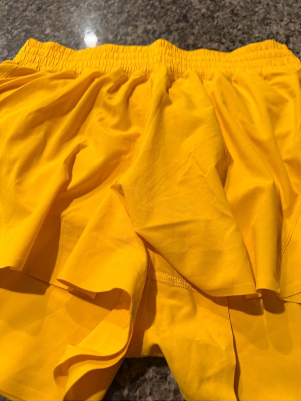 lululemon athletica Yellow High-Rise Shake it out Short 2.5" Maize yellow - Picture 3 of 5